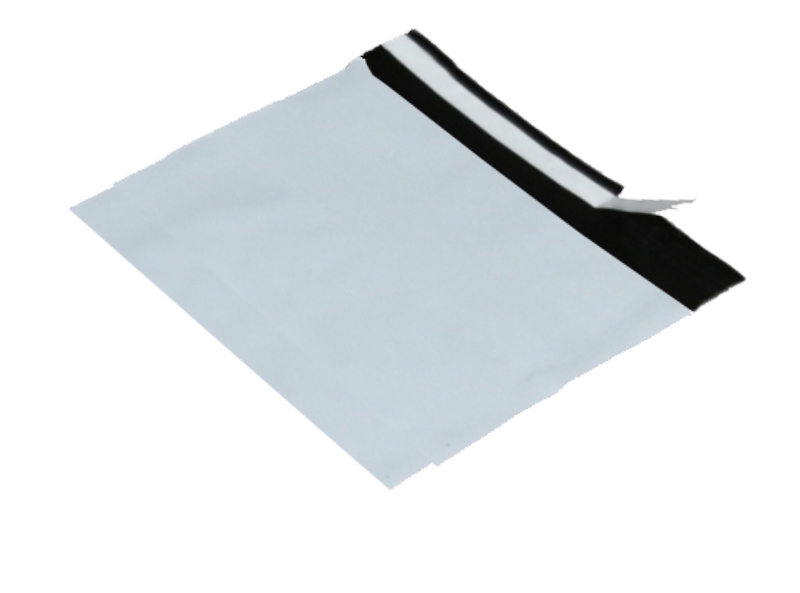 Levně 50 ks - Obálka plastová samolepiaca bielo-čierna 650x450, hr. 0,06 (80% podiel recyklátu)