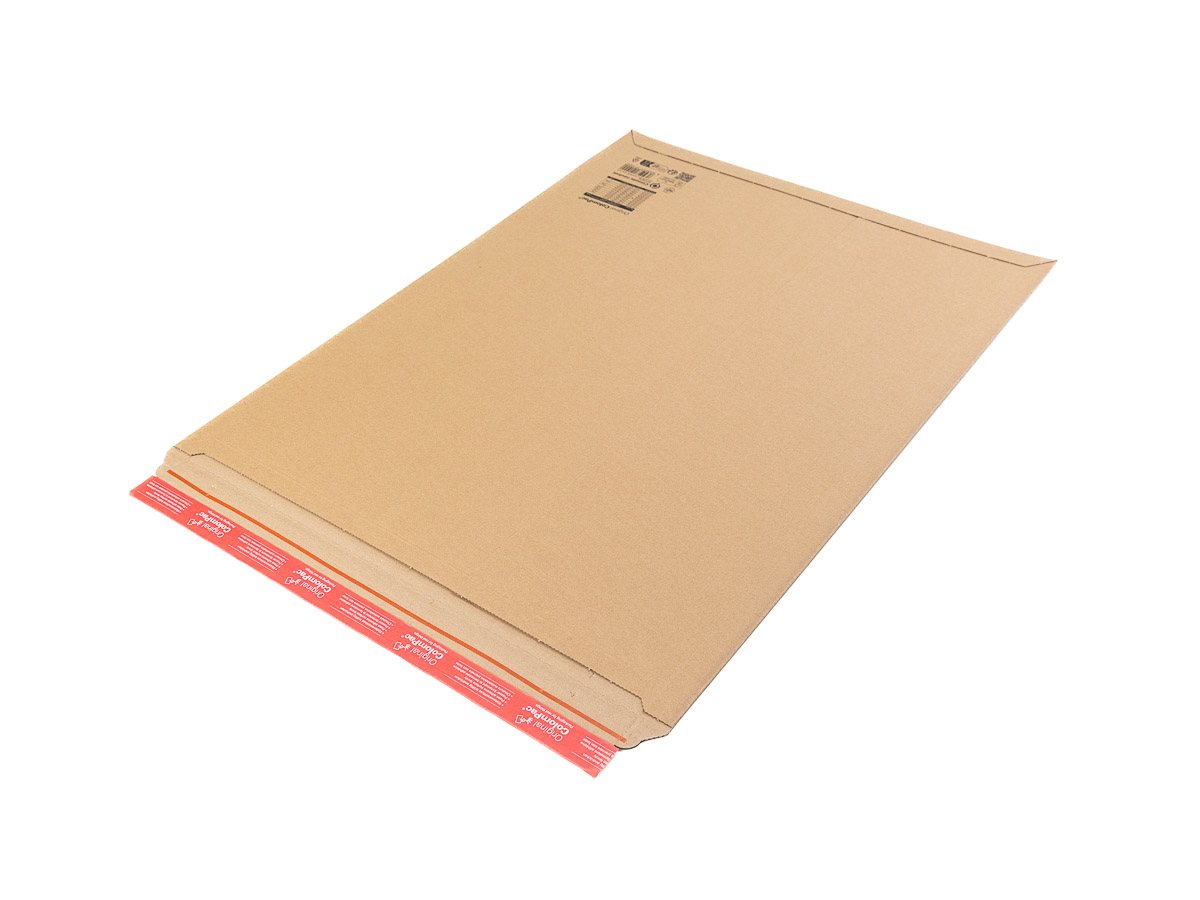 20 ks - Obálka poštová B2 - 530x720x-50.
	vyrobené z prvotriednej lepenky
	jednoduché a rýchle balenie zásielok
	komfortné otváranie vďaka trhacej páske
	spoľahlivá ochrana proti poškodeniu


Tieto kartónové obálky umožňujú nastaviteľnú výšku až 50 mm – vďaka tomu ľahko prispôsobíte obálku výške odosielaného produktu.


Treba však počítať s tým, že pri využití tejto možnosti sa zmenší vnútorná použiteľná dĺžka aj šírka obálky približne o 3–4 cm, a to v závislosti od tvaru a typu baleného tovaru.


Preto odporúčame zvoliť obálku s dostatočnou rezervou rozmerov, ak plánujete využiť jej nastaviteľnú výšku.

Chcete na obálku pridať svoje logo alebo grafiku?