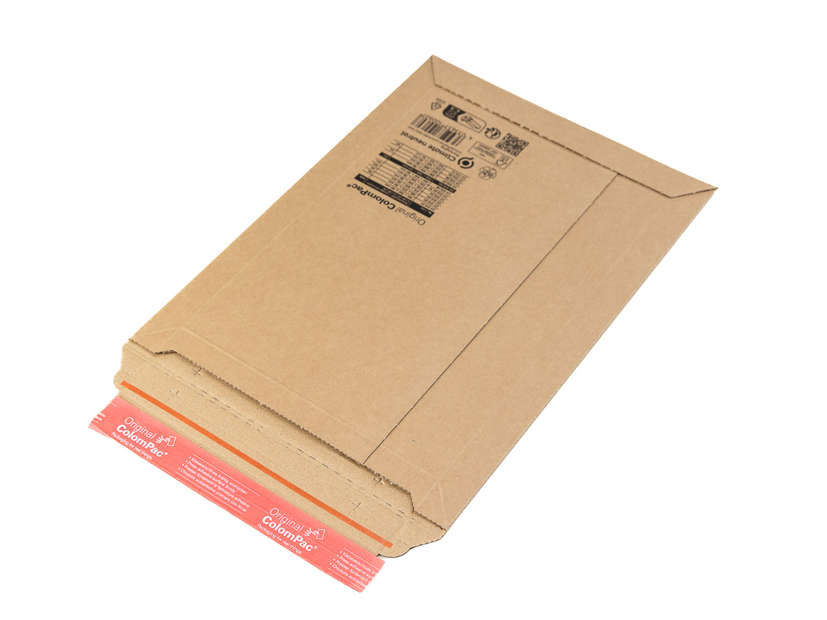 100 ks - Obálka poštová B4 - 250x360x-50.
	vyrobené z prvotriednej lepenky
	jednoduché a rýchle balenie zásielok
	komfortné otváranie vďaka trhacej páske
	spoľahlivá ochrana proti poškodeniu


Tieto kartónové obálky umožňujú nastaviteľnú výšku až 50 mm – vďaka tomu ľahko prispôsobíte obálku výške odosielaného produktu.


Treba však počítať s tým, že pri využití tejto možnosti sa zmenší vnútorná použiteľná dĺžka aj šírka obálky približne o 3–4 cm, a to v závislosti od tvaru a typu baleného tovaru.


Preto odporúčame zvoliť obálku s dostatočnou rezervou rozmerov, ak plánujete využiť jej nastaviteľnú výšku.

Chcete na obálku pridať svoje logo alebo grafiku?