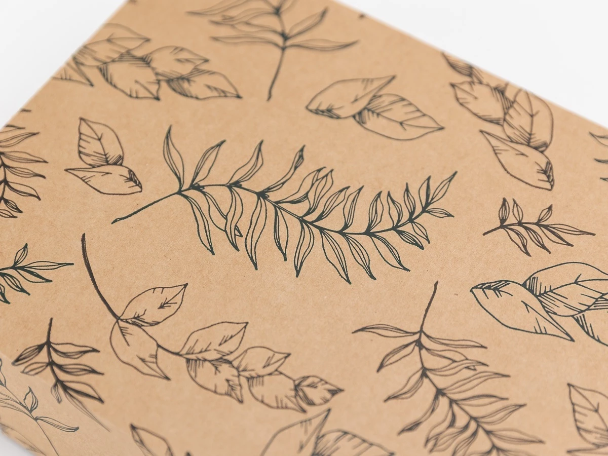 Darčeková krabica s potlačou listov 245x185x75 mm - 005