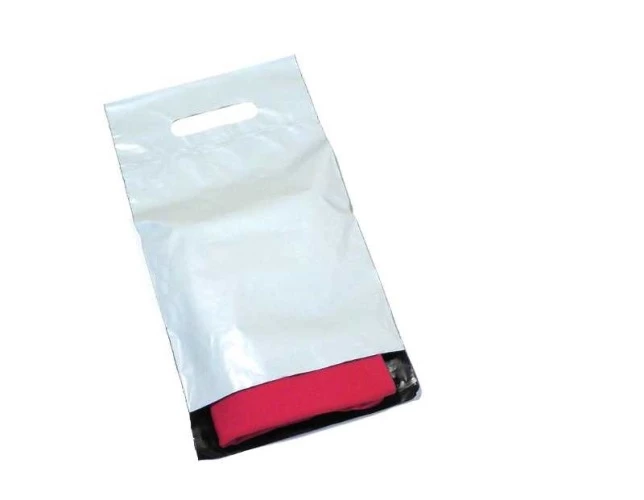 Obálka plastová samolepiaca bielo-čierna 200x270+80 hr. 0,06 s uchom (80% podiel recyklátu) - 006