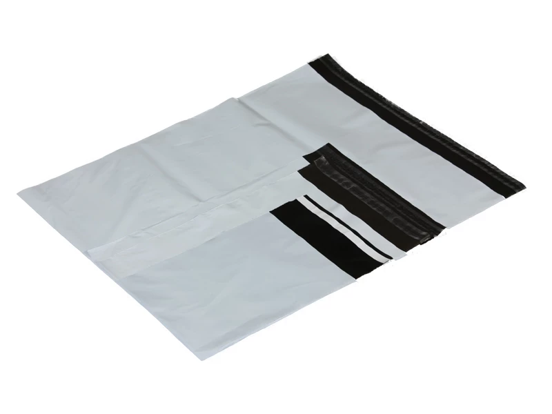 Obálka plastová samolepiaca bielo-čierna 550x750+50 hr. 0,06 s uchom (80% podiel recyklátu) - 005