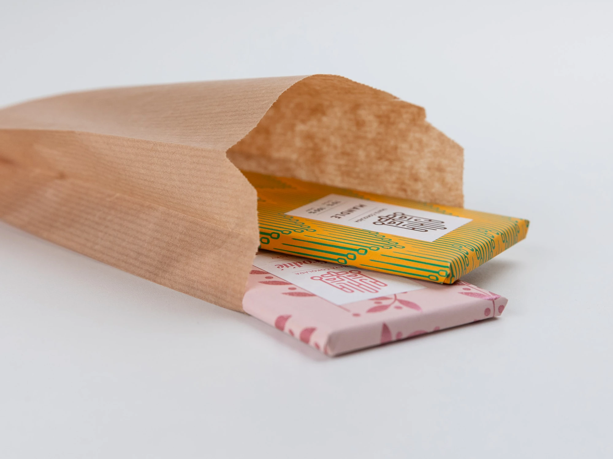 Papierové vrecko 140x320mm s bočnými skladmi 70mm, nosnosť 2kg - 002