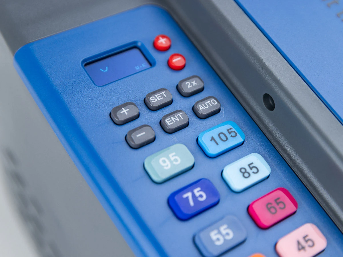 Poloautomatický dávkovač vodou zvlhčiteľnej pásky NK4000 - 003