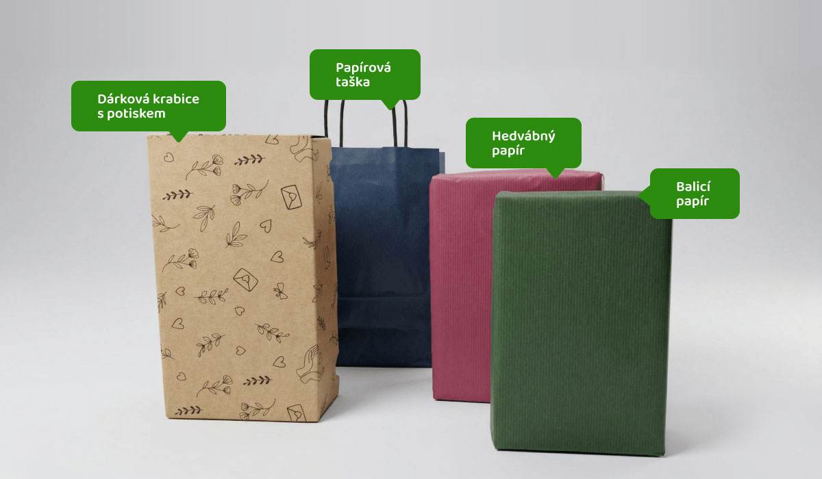knihy v baliacom papieri, krabici a taške