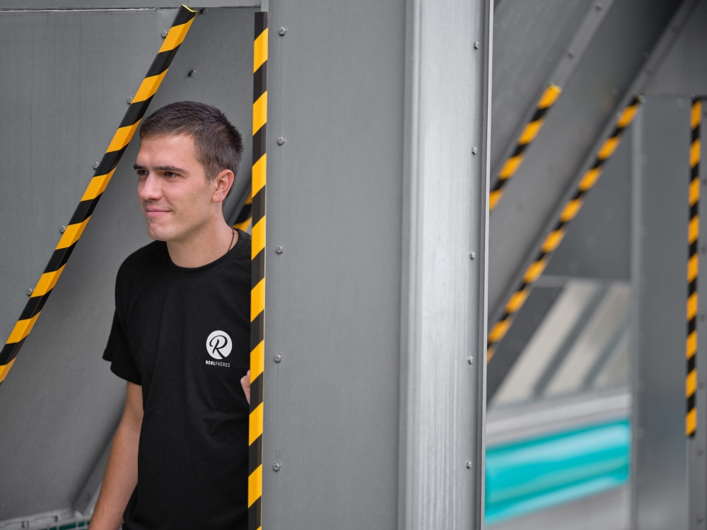 ochranné profily nalepené v sklade